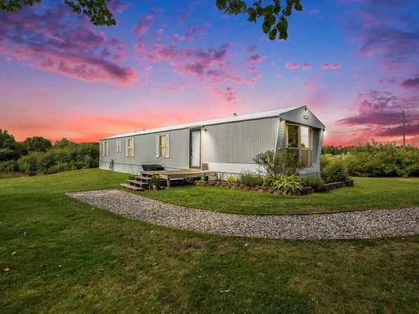 2735 Weeks Dr, Morley, MI 49336