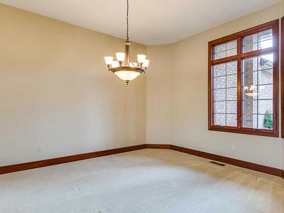 4th image of 10641 Summer Ln
