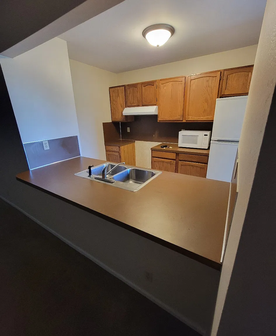 2 bed, 960 sqft, $1,300 — Photo 3