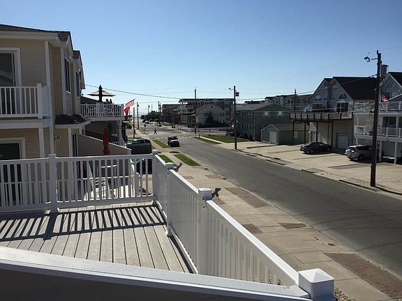 4th image of 121 57th St #W