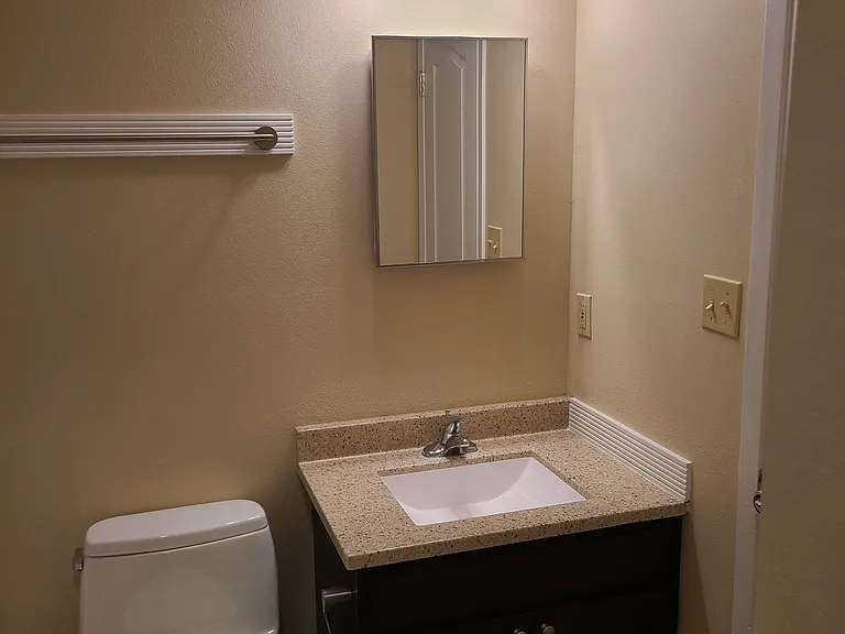Jaymar Apartments — Photo 40