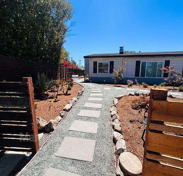 1195 Heather Ct #A — Photo 13