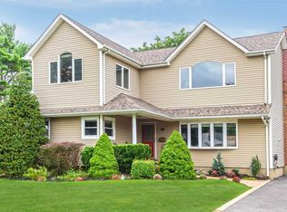 15 Chadwick Rd, Syosset, NY 11791