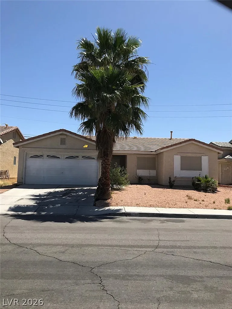 3 bed, 2.0 bath, 1304 sqft, $2,090 — Photo 1