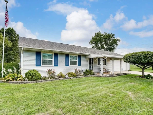 1264 Burket Dr, New Carlisle, OH 45344