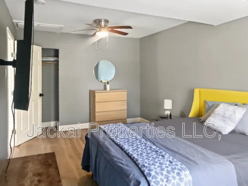 4421 Cicero St — Photo 2