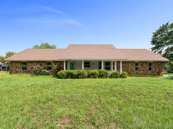 1806 E Willow Dr, Stigler, OK 74462