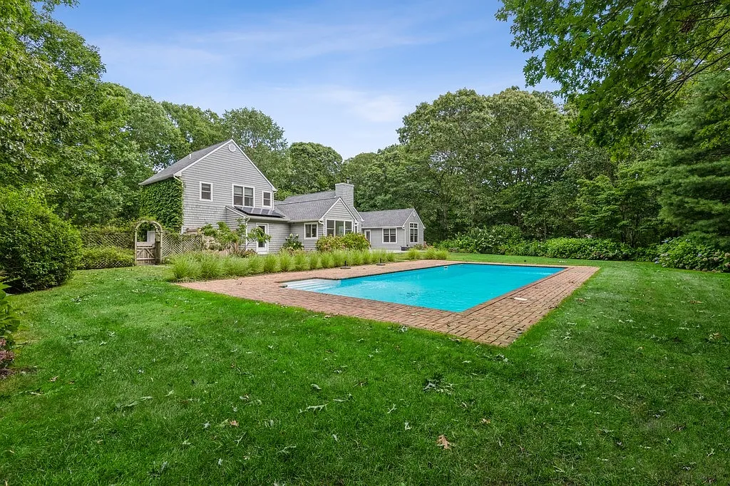 East Hampton Private Sanctuary — Photo 1
