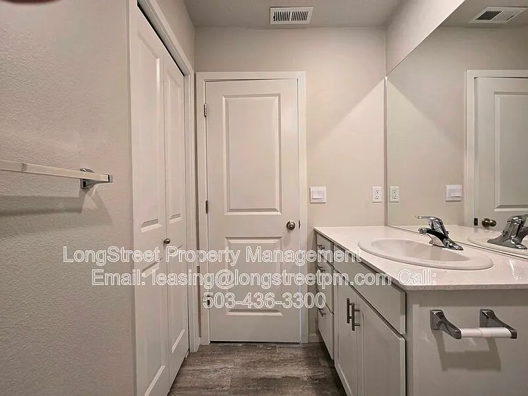 412 Lost Lake St NE — Photo 23