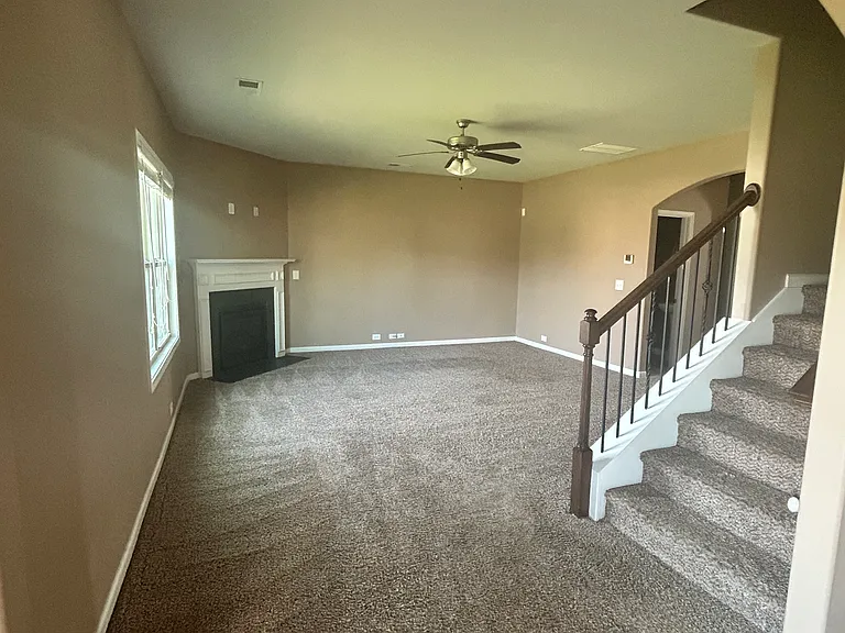 327 Lost Lake Dr — Photo 4
