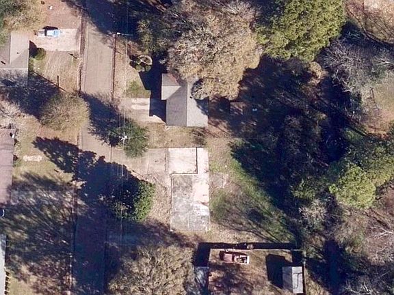 4th image of 1015 Woodville Dr
