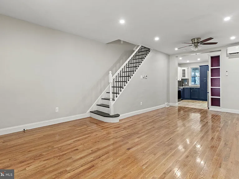 1744 Johnston St — Photo 4