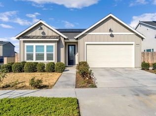 102 E Tyler Avenue, Visalia, CA 93291