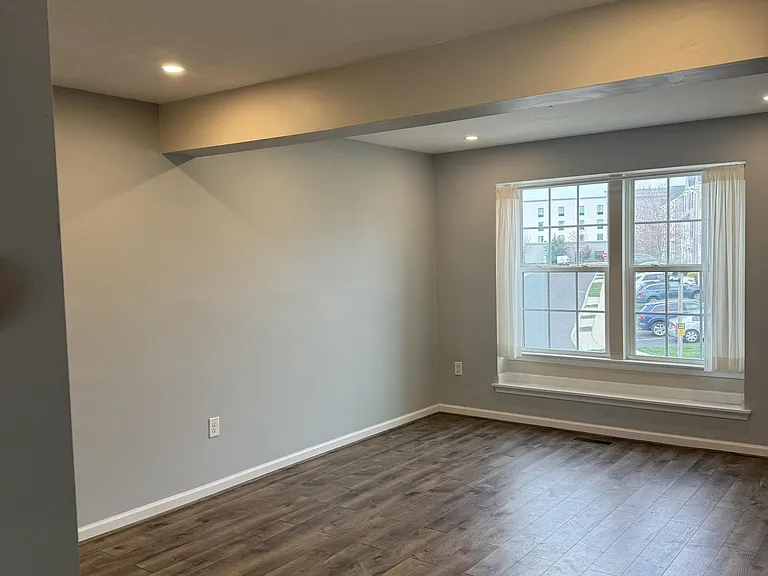 304 Susan Cir — Photo 6
