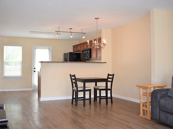 4th image of 146 Oak Valley Cir