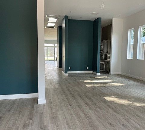 3rd image of 22520 Clarendon St