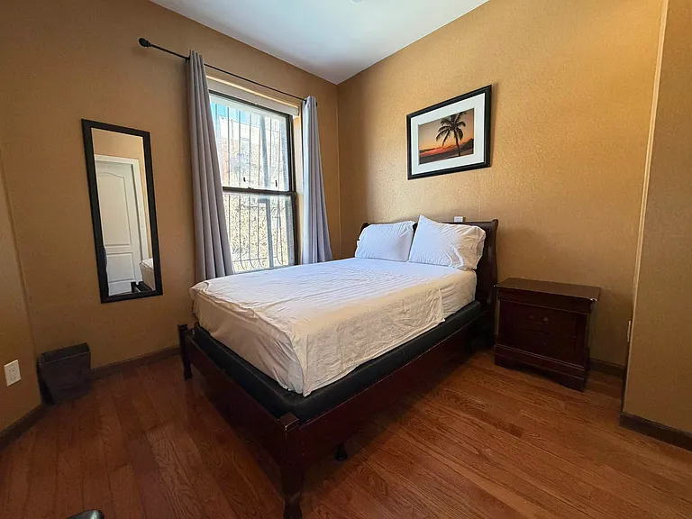 365 W 46th St #301 — Photo 15