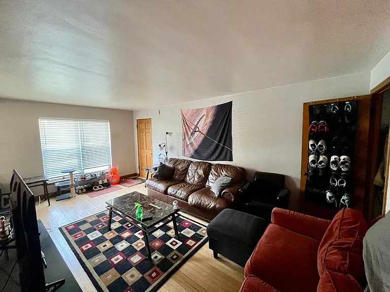 4384 N Wilson Dr — Photo 3