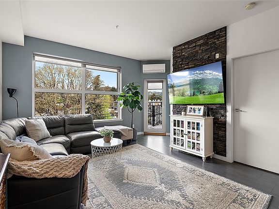 4th image of 2871 Jacklin Rd #318