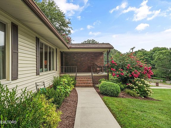 4th image of 4704 Simona Rd