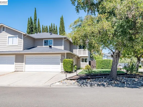 2105 Armstrong Dr, Pleasanton, CA 94588