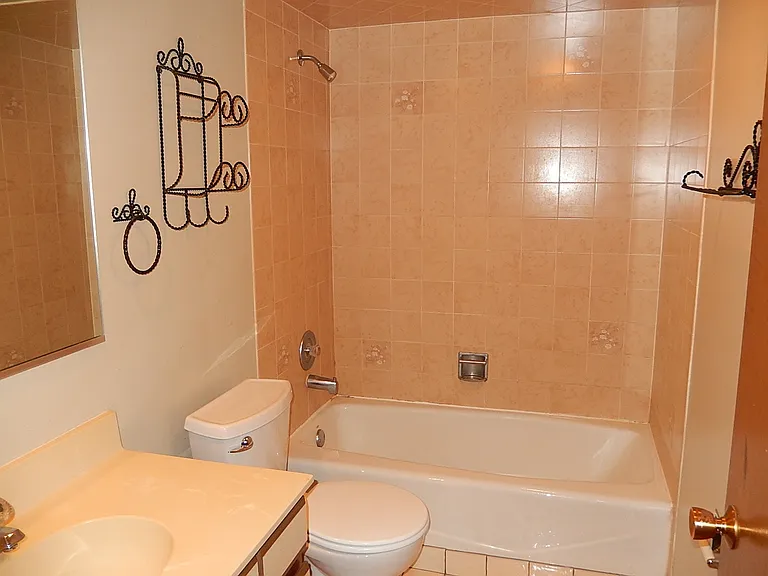 805 Oakton St — Photo 24
