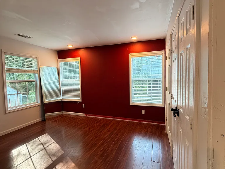 2515 Windmere Dr — Photo 2