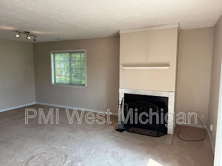 5864 Shaw St #3 — Photo 7