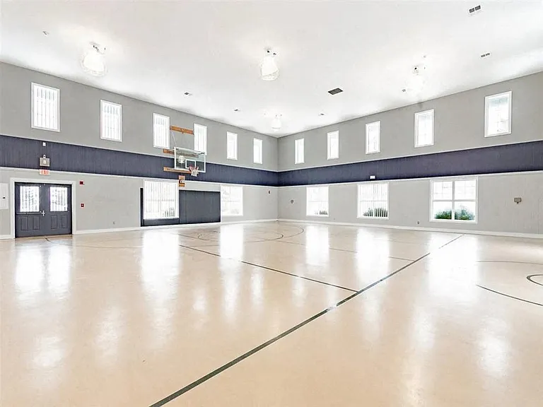 Elevate on Main — Photo 15