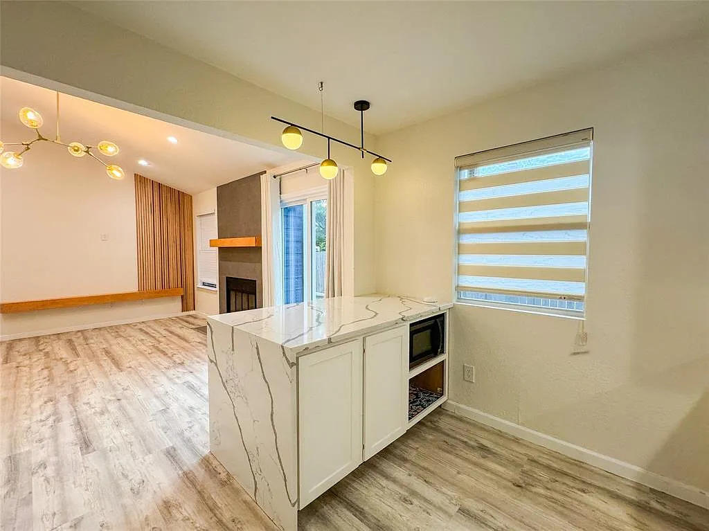 2 bed, 1.0 bath, 813 sqft, $1,950 — Photo 4