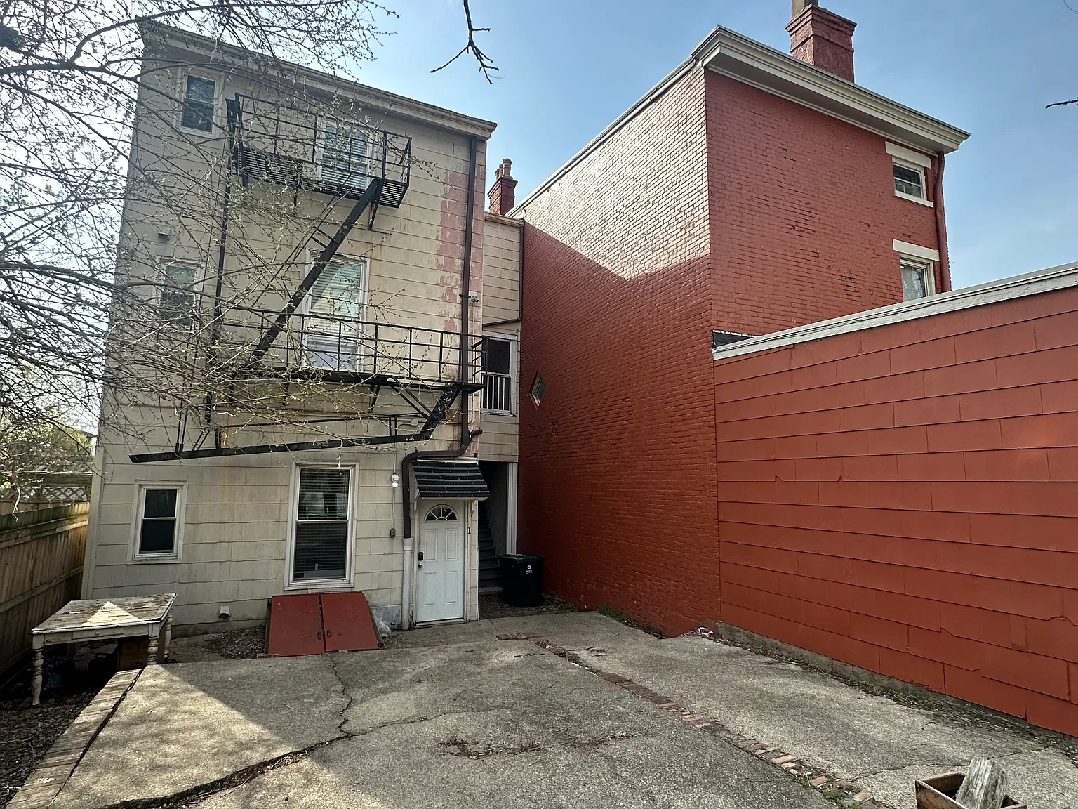 3 bed, 1100 sqft, $1,700 — Photo 2