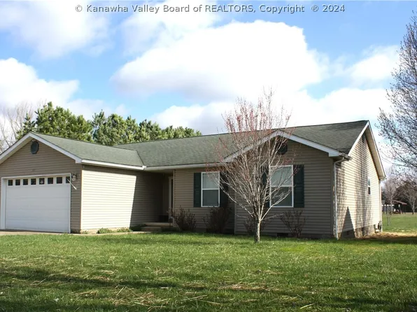 110 Club House Dr, Evans, WV 25241