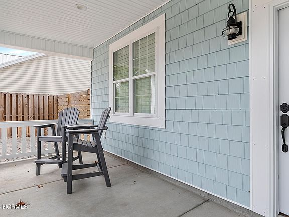 4th image of 707 W Oak Island Drive