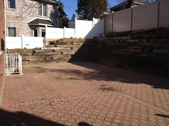 5th image of 7171 Douglaston Pkwy