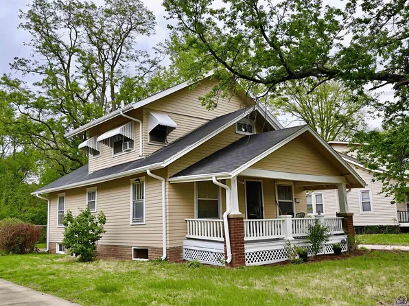 2220 SW Kensington Ct, Topeka, KS 66606