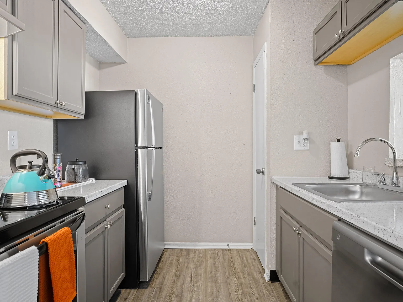 Diamond Lake Apartments — Photo 2
