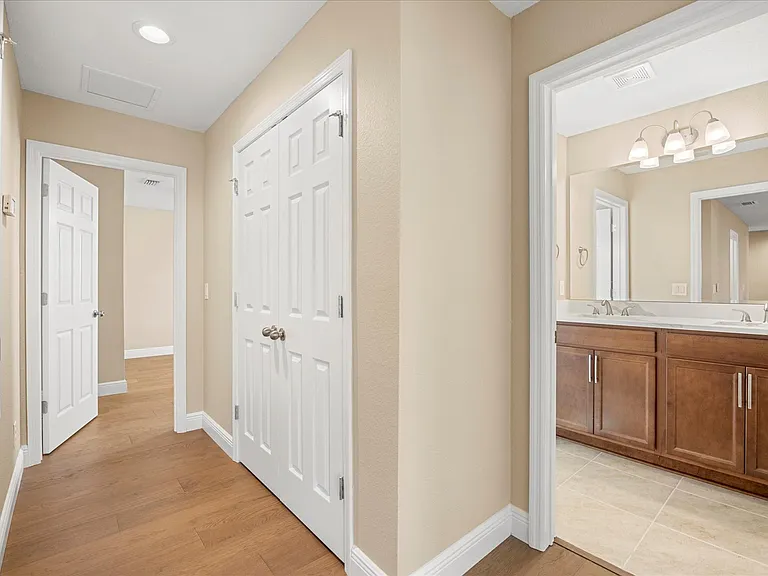 2049 Heart Lake Dr — Photo 10