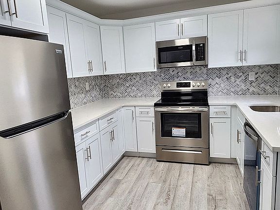 4th image of 1094C Argyll Cir #C
