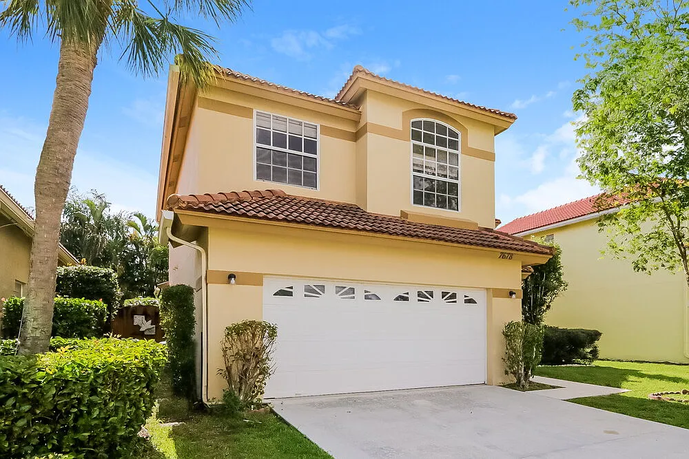 4 bed, 2.5 bath, 2228 sqft, $4,070 — Photo 4
