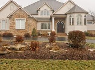 48 Brittany Dr, Oakwood Hills, IL 60013