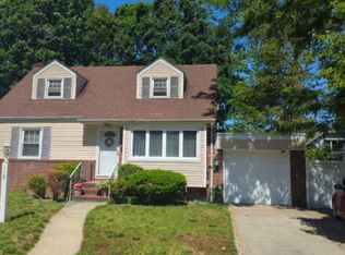 118 Camdike St, Valley Stream, NY 11580