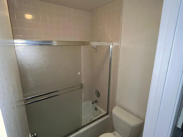 300 Vernon St #7 — Photo 12