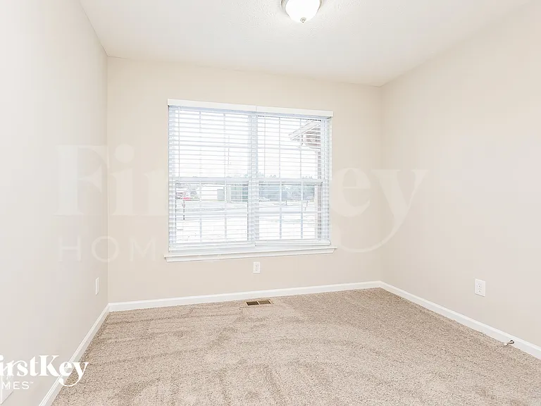 105 Lisa Cir — Photo 15