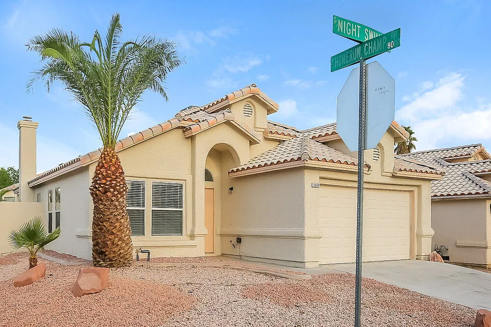 3 bed, 2.0 bath, 1595 sqft, $2,100 — Photo 3