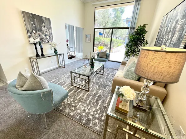 360 N Civic Dr APT 304, Walnut Creek, CA 94596