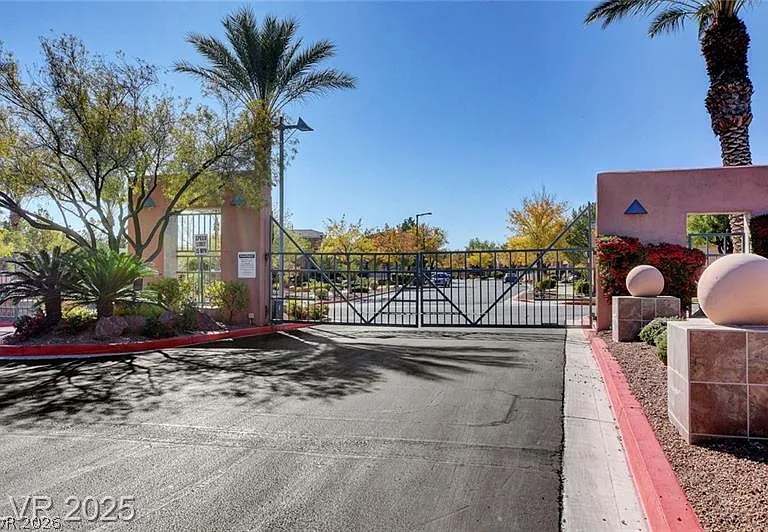10509 India Hawthorn Ave — Photo 45