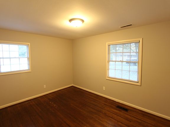 3rd image of 215 Von Dale Dr