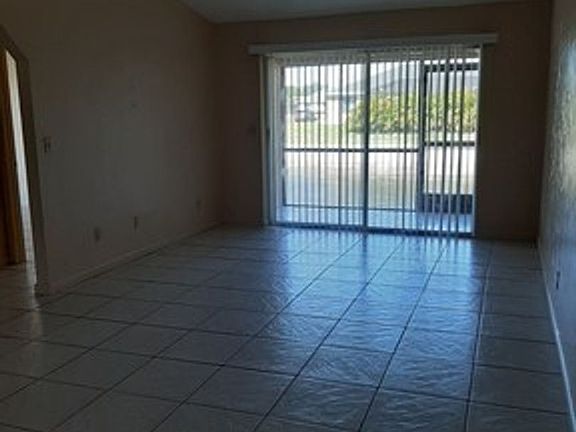 3rd image of 923 Gleason Pkwy APT 5