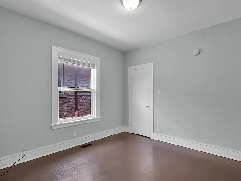 11402 S Calumet Ave — Photo 4
