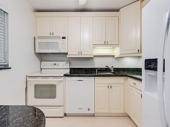 3rd image of 608 SW Natura Boulevard #112